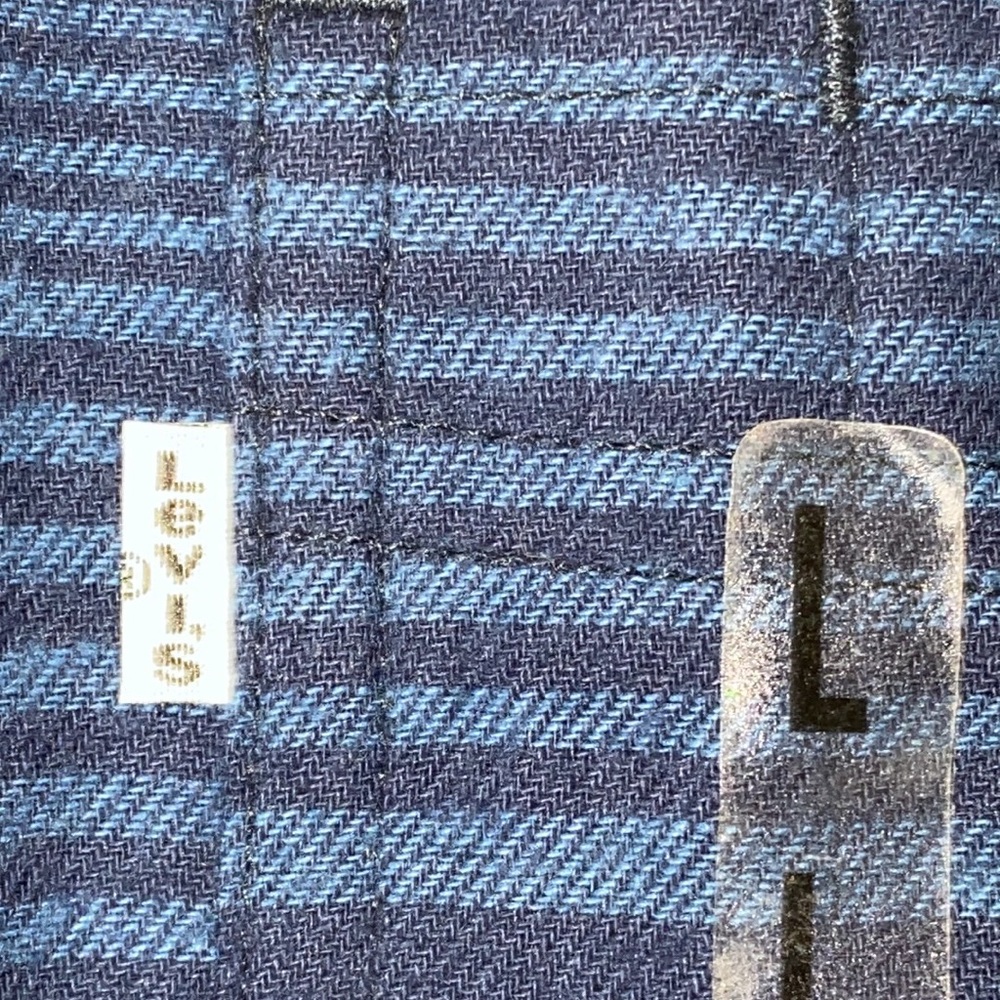 Levi’s Button Up - Picture 3 of 6